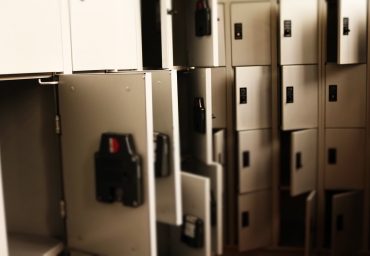 Lockers utilizados em serviços PUDO (Pick-up Drop-off) para armazenamento seguro de encomendas e retiradas
